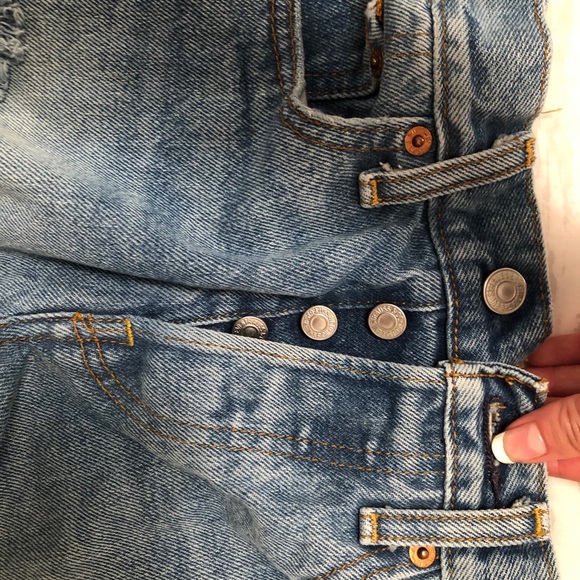 Levis high rise denim shorts - Picture 3 of 7